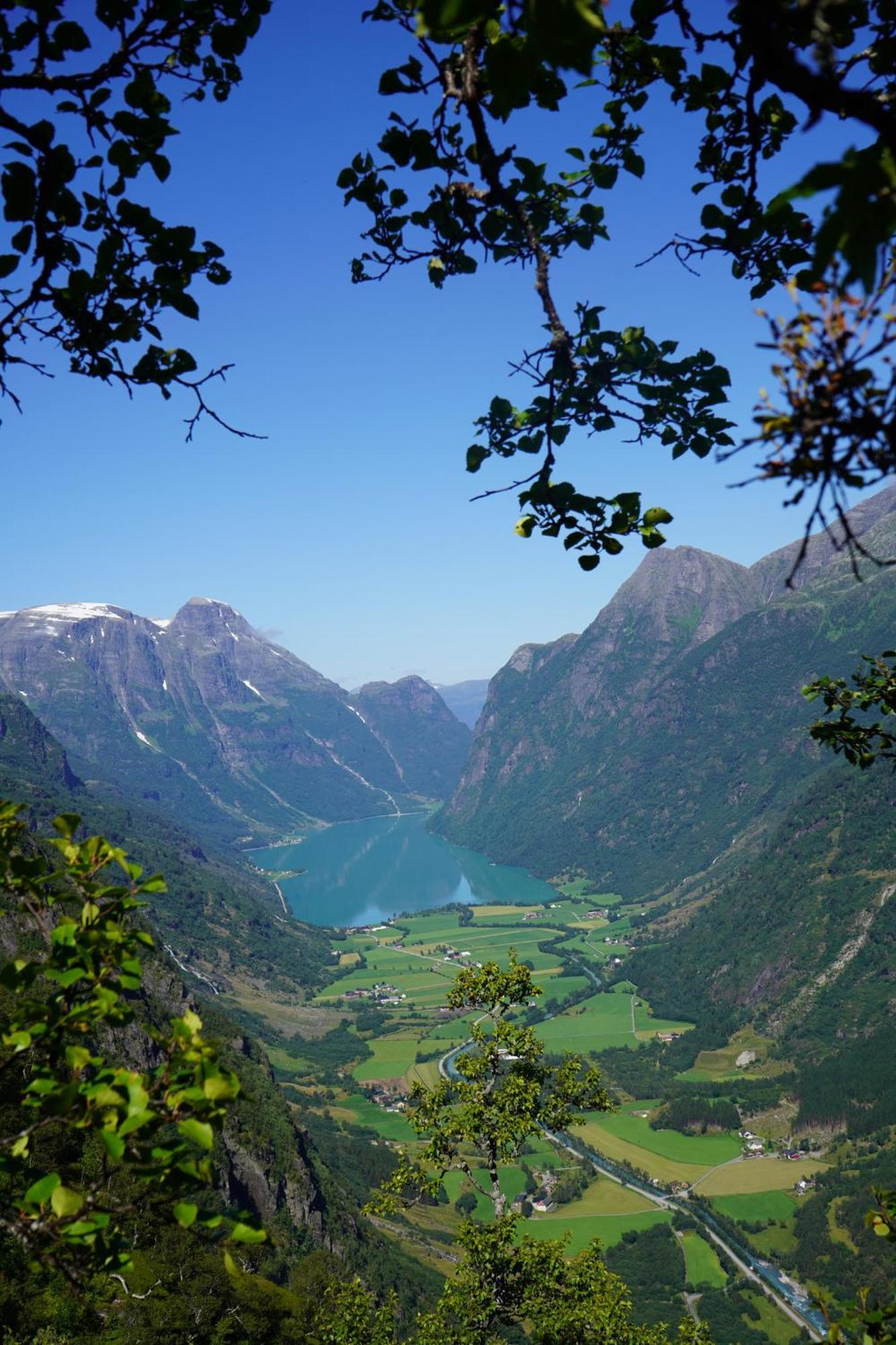 Melkevoll Bretun * Briksdalsbre